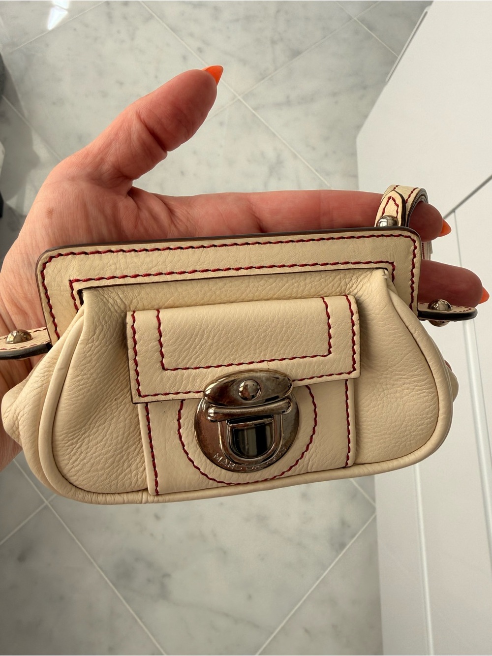 VTG Marc Jacobs Made In Italy Cream Leather Micro Blaster Wristlet red stitching